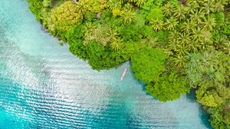 #Bing_Wallpaper哪里让历史变得“辛辣”Pulau Ay 蓝色泻湖, 班达群岛, 印度尼西亚 (© fabio lamanna/Alamy Stock Photo)4K