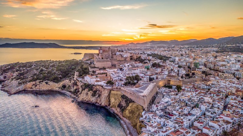 🖼 每一步，都是传承#Bing_Wallpaper每一步，都是传承伊维萨岛, 巴利阿里群岛, 西班牙 (© tokar/Shutterstock)4K | 1080P