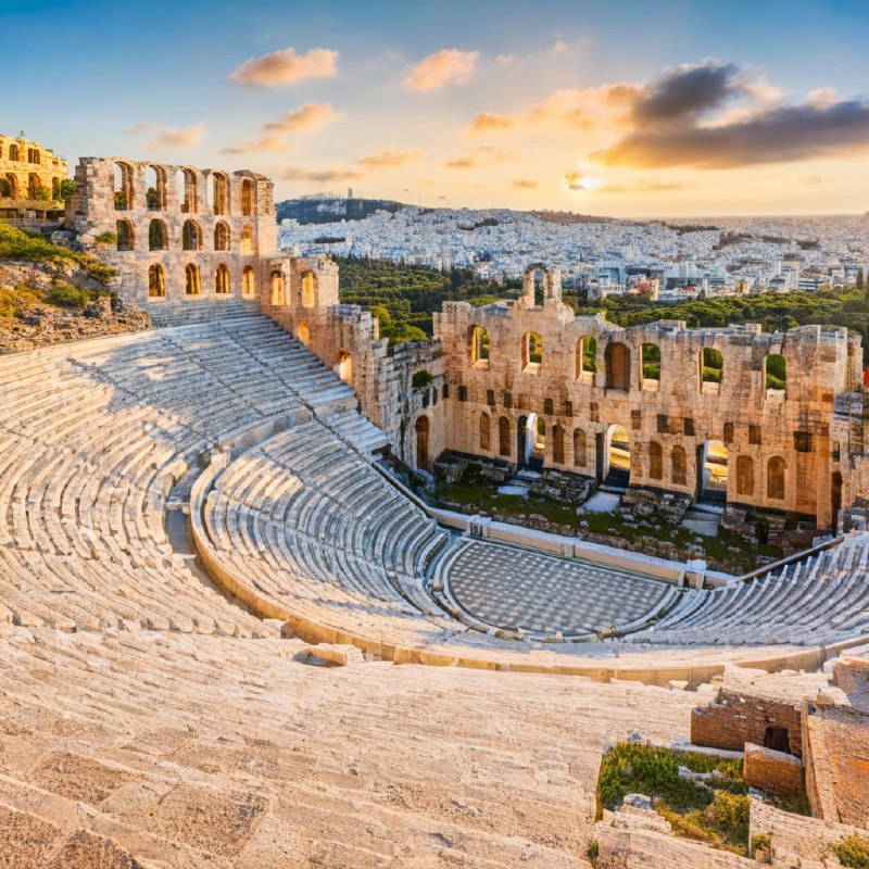 #Bing_Wallpaper“在希腊雅典卫城脚下的赫罗德·阿提库斯剧场，一场壮丽的金色日落庆祝着古典戏剧