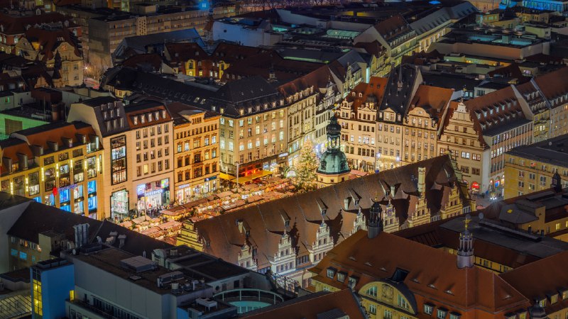 #Bing_Wallpaper一路闪耀莱比锡圣诞集市, 德国 (© Krzysztof Baranowski/Getty Images)4K | 1080P