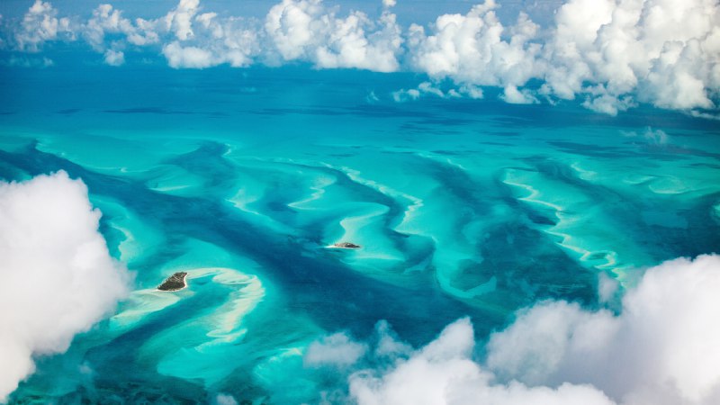 🖼 奔向自由之浪#Bing_Wallpaper奔向自由之浪巴哈马的绿松石色水域 (© BlueOrange Studio/Adobe Stock)4K