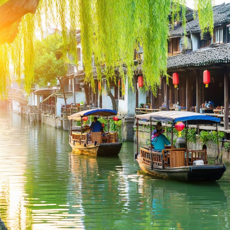 #Bing_Wallpaper江苏省苏州传统水乡的春日黄昏场景充满静谧与诗意