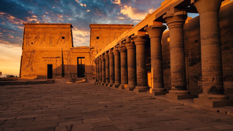 #Bing_Wallpaper伊西斯女神的光辉照耀下菲莱神庙 (aka Temple of Isis), 阿斯旺, 埃及 (© Ratnakorn Piyasirisorost/Getty Images)4K