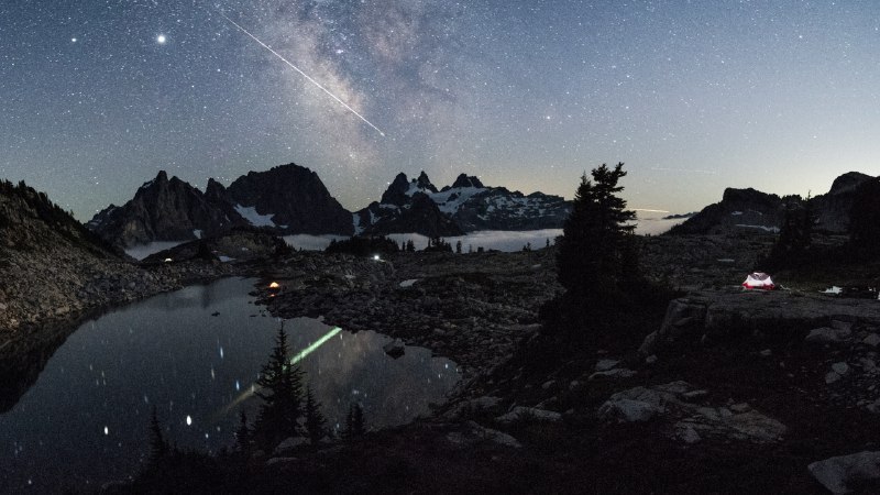 #Bing_Wallpaper美丽的星空坦克湖 (Tank Lakes), 高山湖泊荒野区, 华盛顿州, 美国 (© Austin Trigg/TANDEM Stills + Motion)4K | 1080P