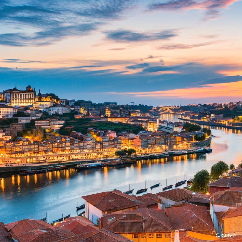 #Bing_Wallpaper“葡萄牙波尔图的黄金时刻，俯瞰历史悠久的里贝拉区和杜罗河的全景