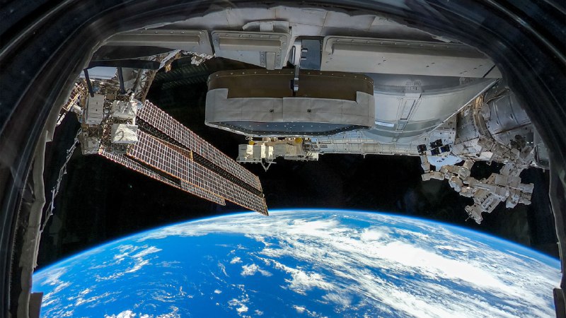 #Bing_Wallpaper改变世界的108分钟从国际空间站穹顶俯瞰南太平洋 (© NASA)4K