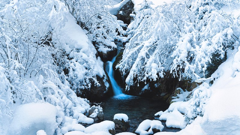 #Bing_Wallpaper白色回响瓦尔 · 布兰德特, 布雷西亚, 伦巴第大区, 意大利 (© ClickAlps/Alamy)4K | 1080P