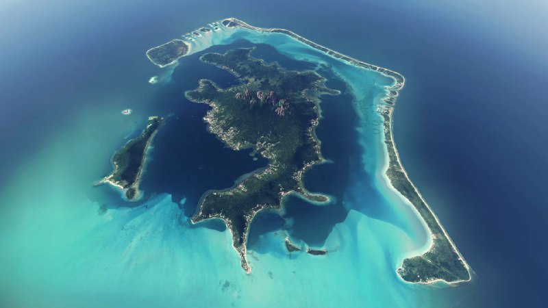 梦想成真的地方法属波利尼西亚波拉波拉岛的鸟瞰图 (© GLF Media/Shutterstock)原图：